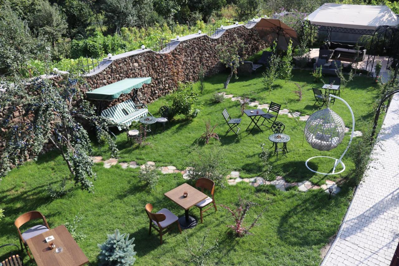 Redroof Country House Hotel Goris Bagian luar foto