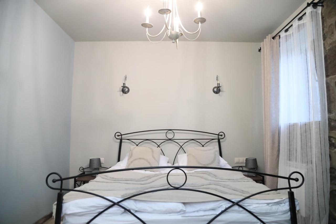 Redroof Country House Hotel Goris Bagian luar foto
