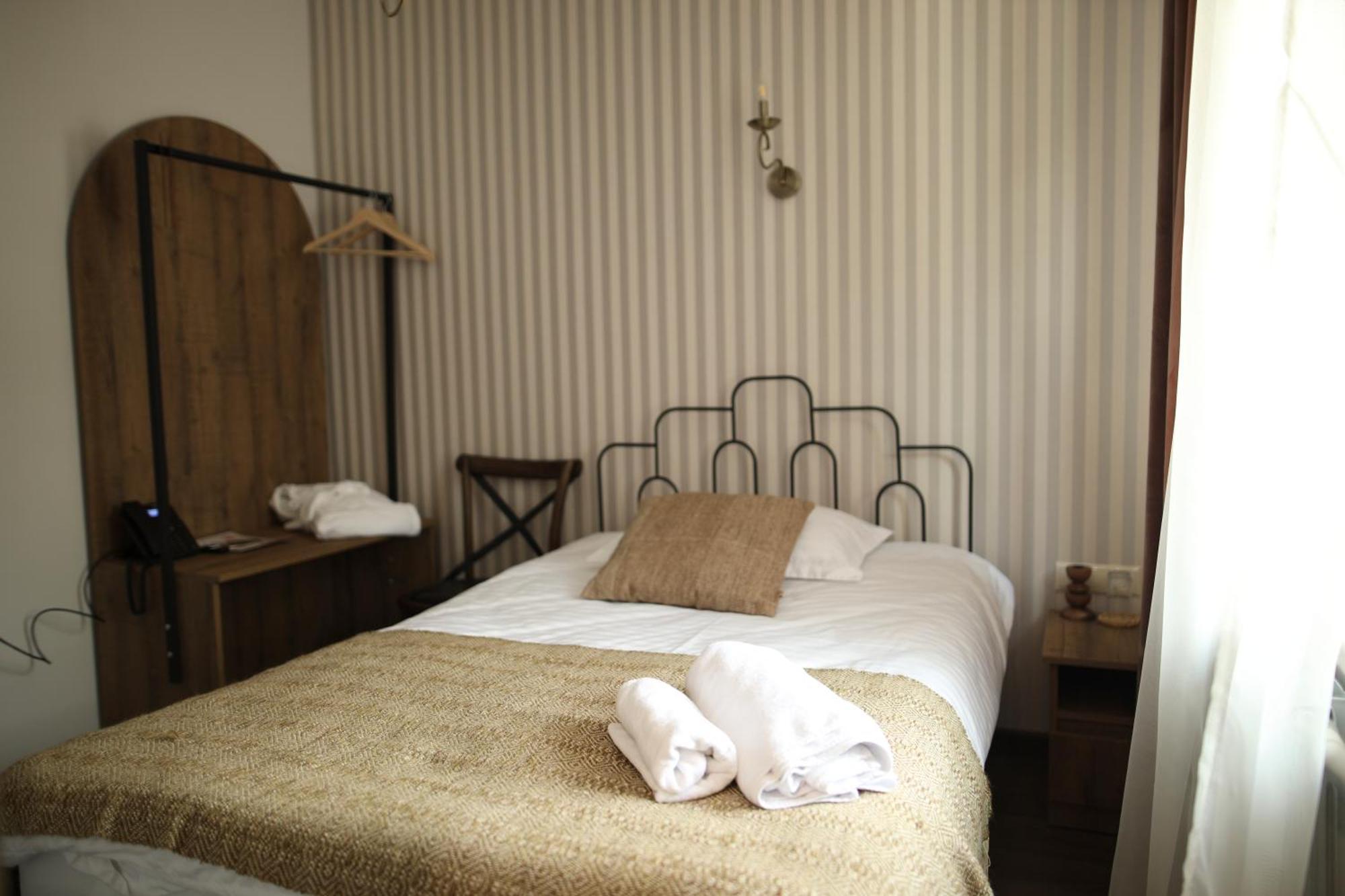 Redroof Country House Hotel Goris Bagian luar foto