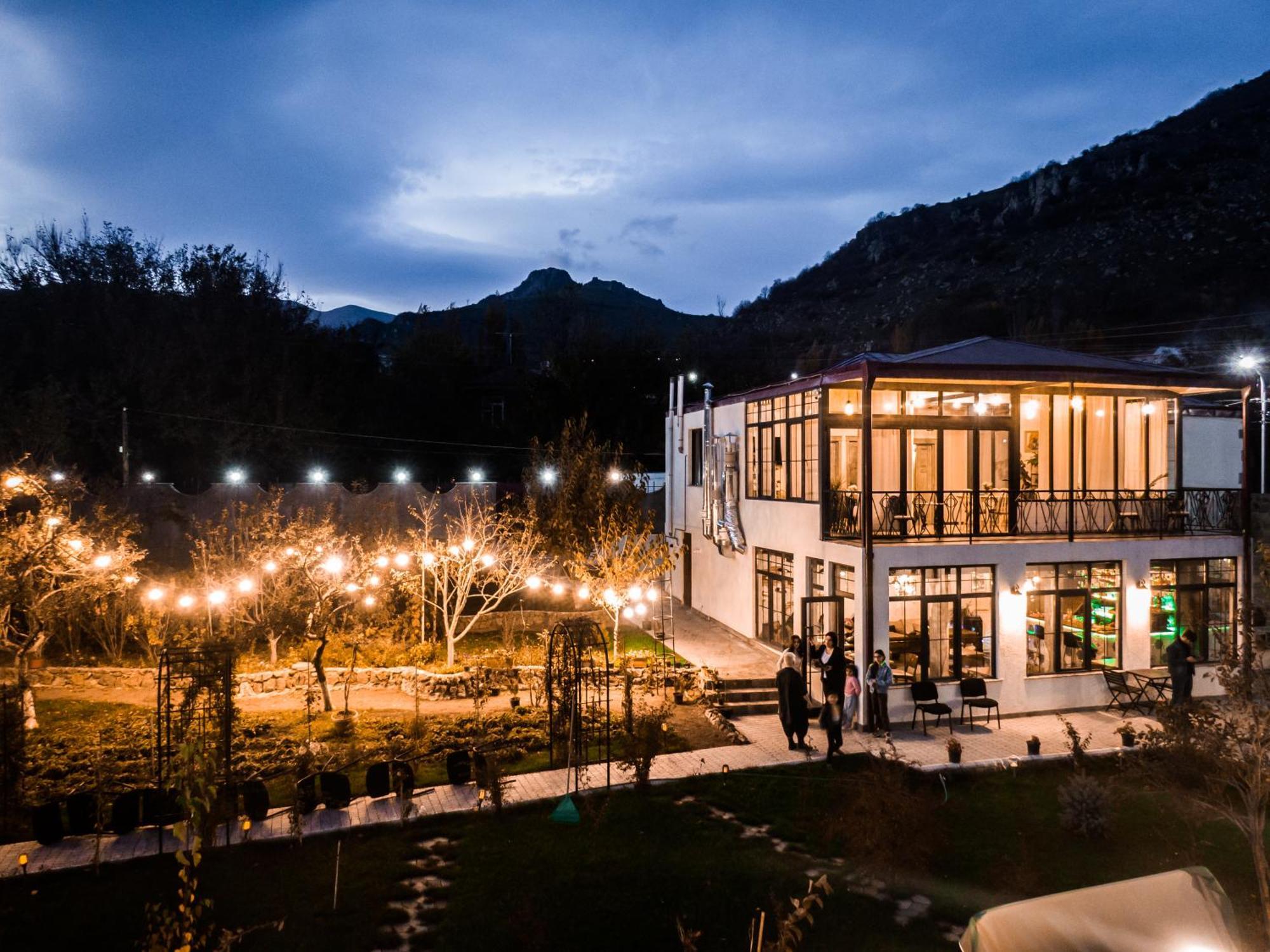Redroof Country House Hotel Goris Bagian luar foto