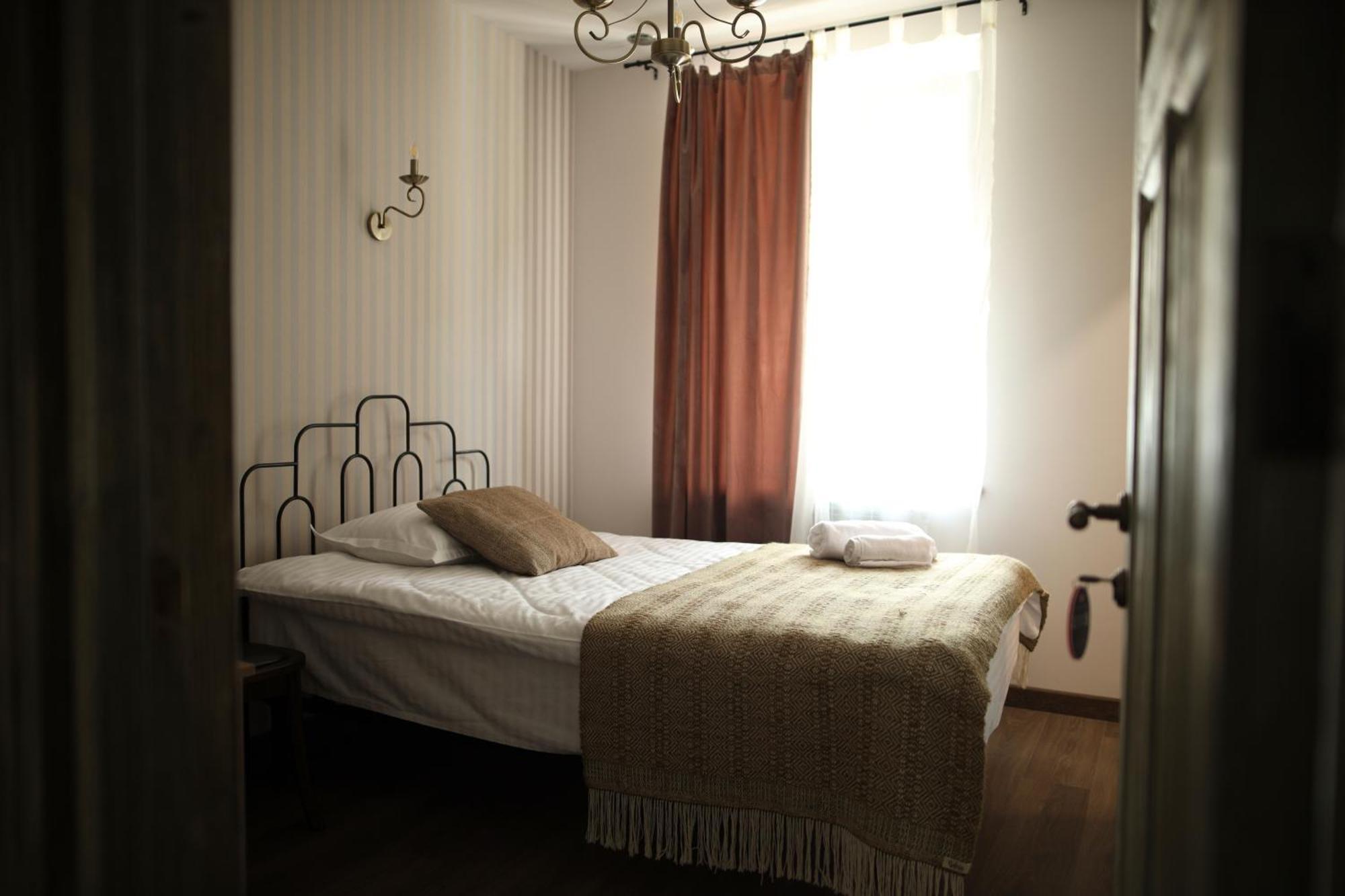 Redroof Country House Hotel Goris Bagian luar foto