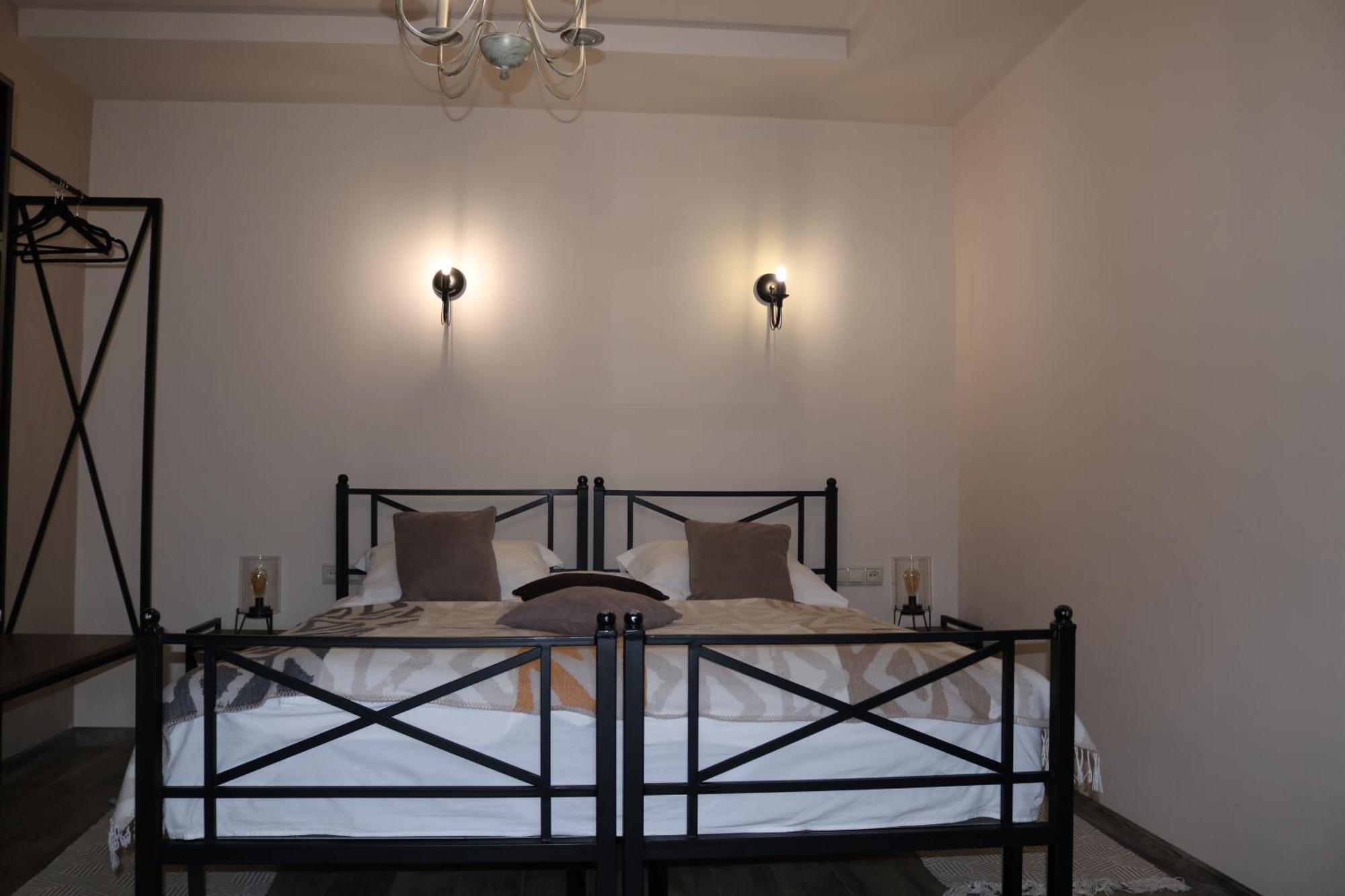 Redroof Country House Hotel Goris Bagian luar foto