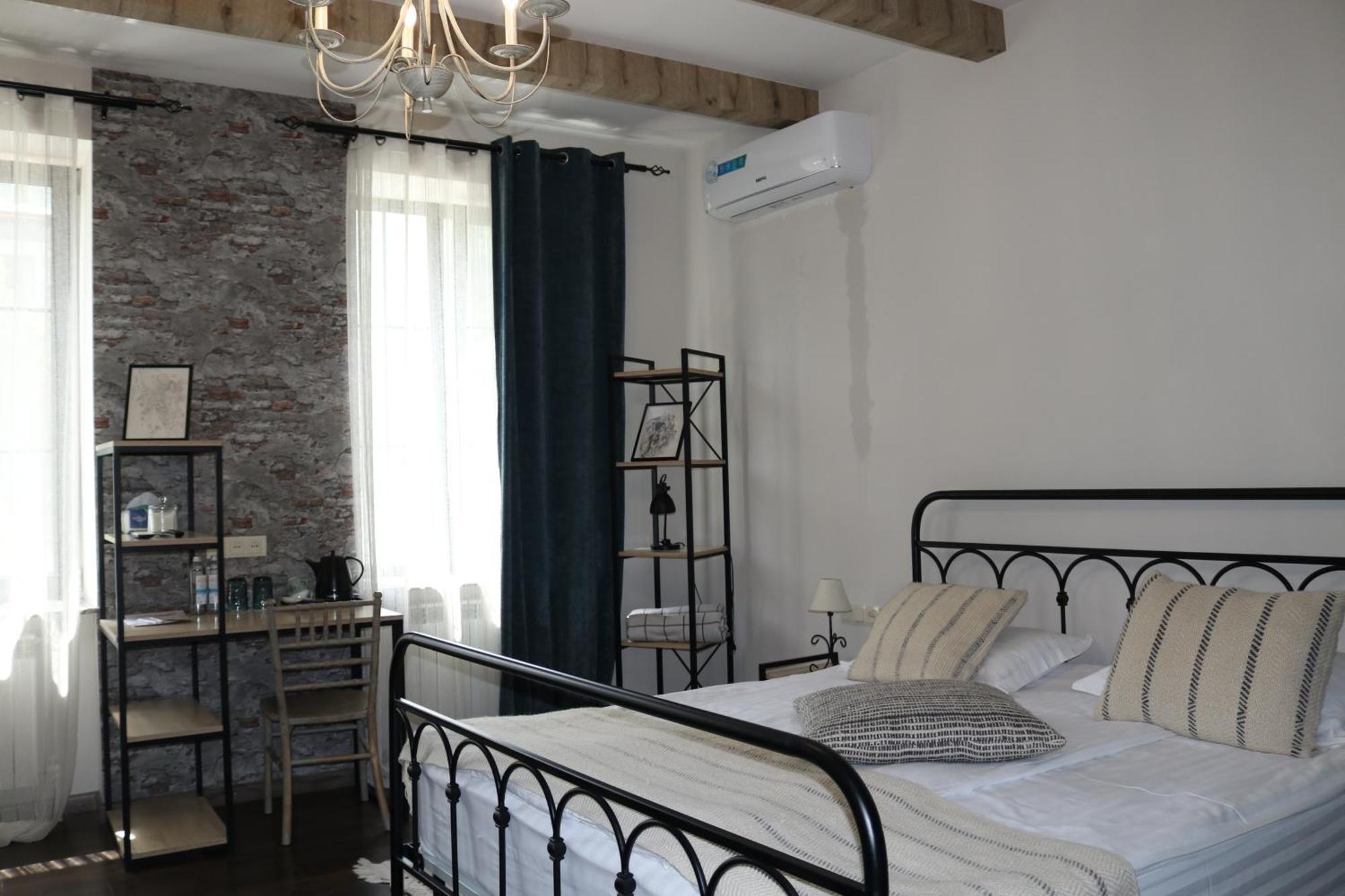 Redroof Country House Hotel Goris Bagian luar foto