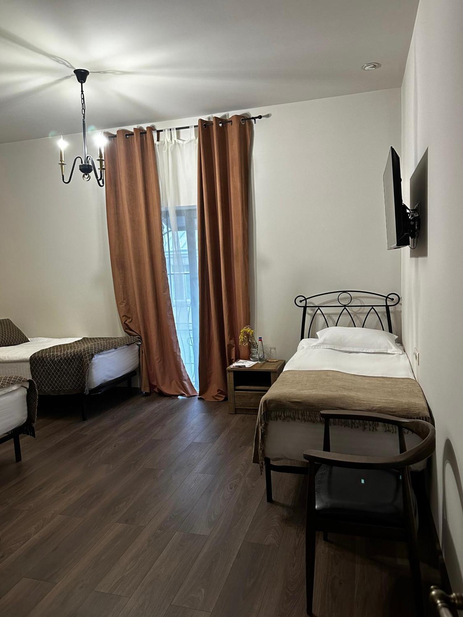 Redroof Country House Hotel Goris Bagian luar foto