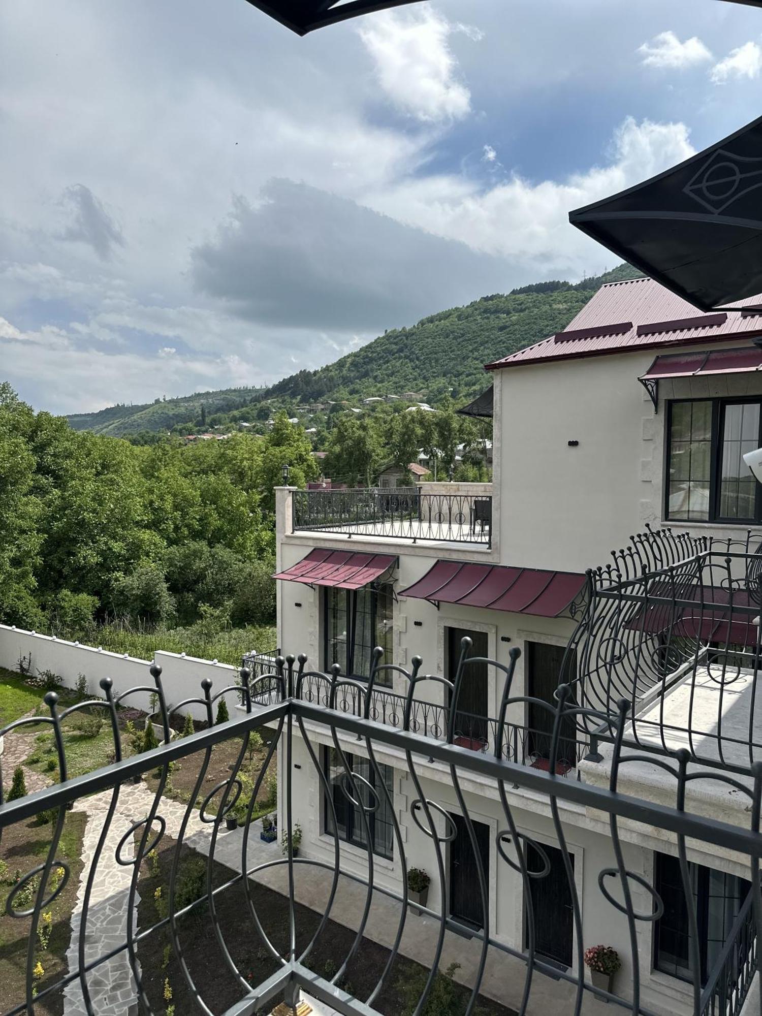 Redroof Country House Hotel Goris Bagian luar foto