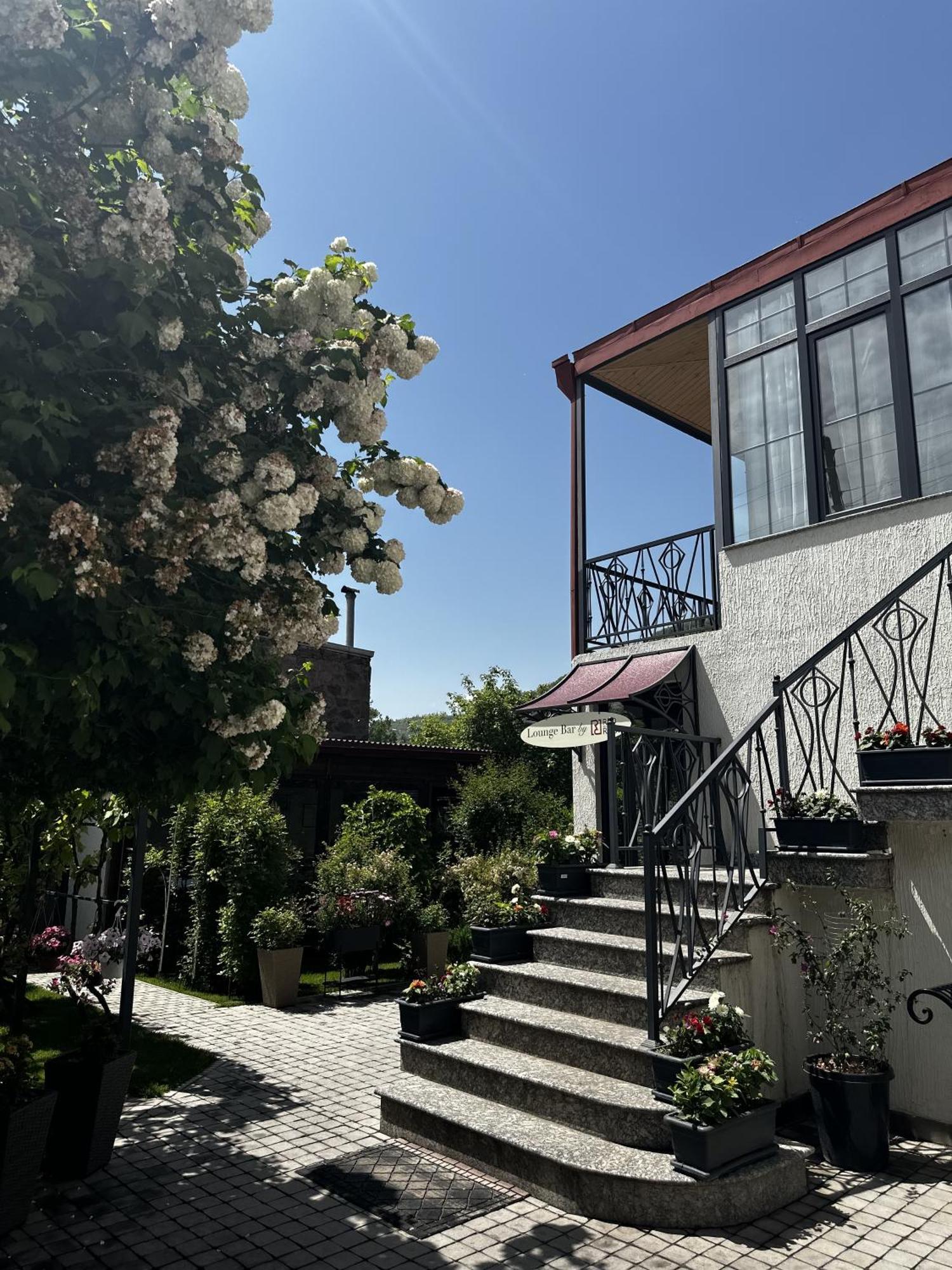 Redroof Country House Hotel Goris Bagian luar foto