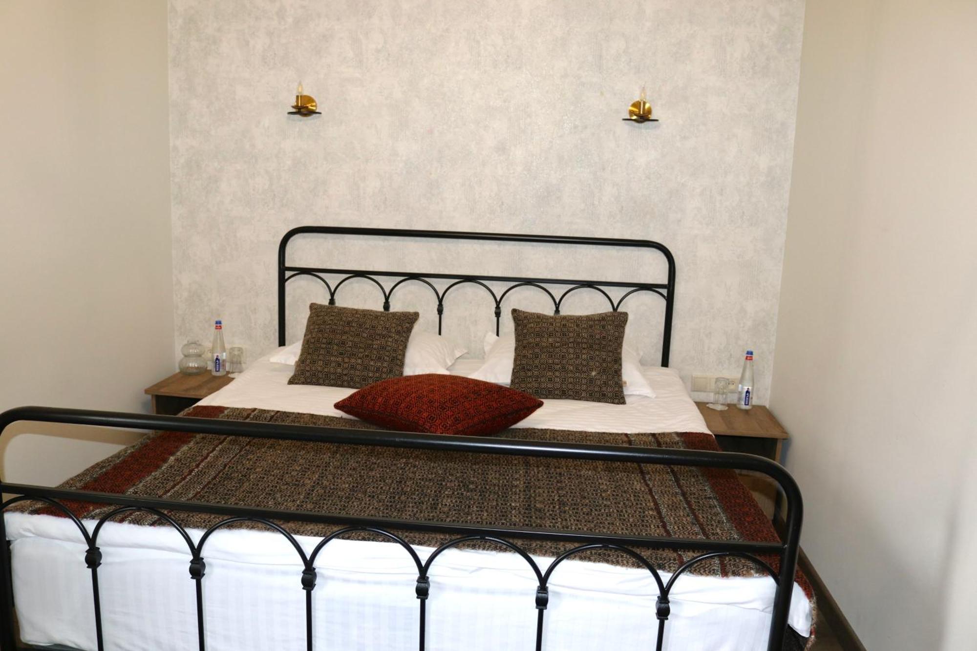 Redroof Country House Hotel Goris Ruang foto