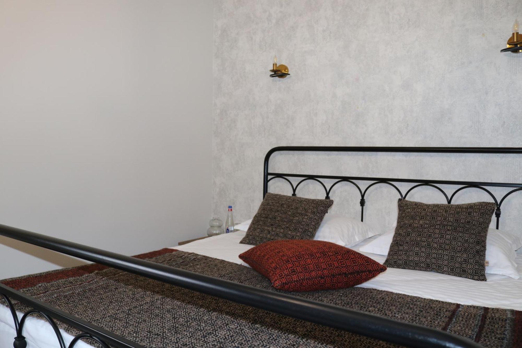 Redroof Country House Hotel Goris Ruang foto