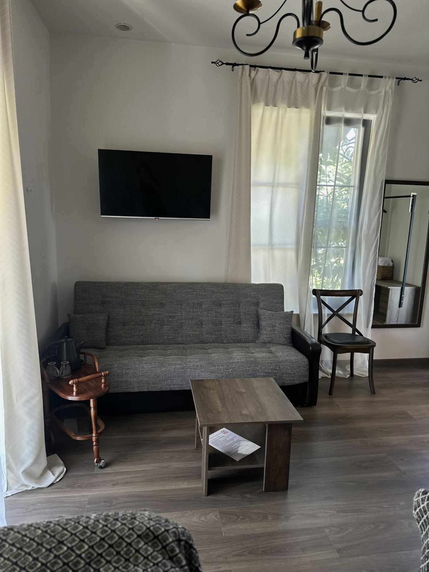 Redroof Country House Hotel Goris Bagian luar foto