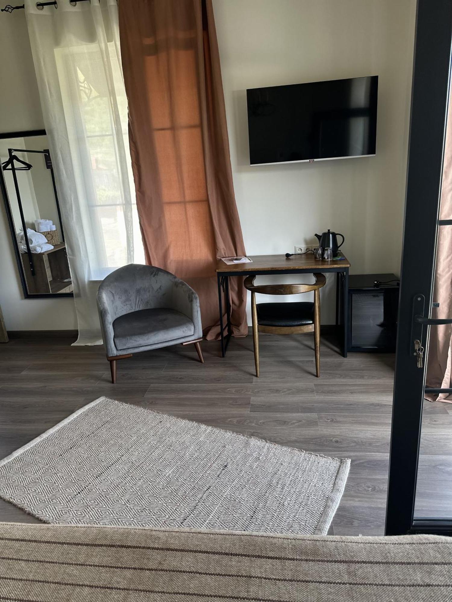 Redroof Country House Hotel Goris Bagian luar foto